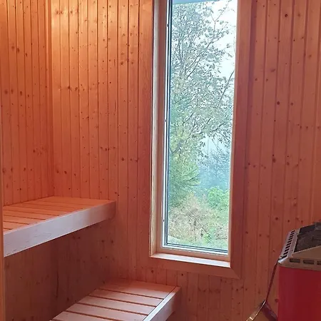 Gaststuga: Nature Retreat with Sauna and Jacuzzi Boras Exterior photo